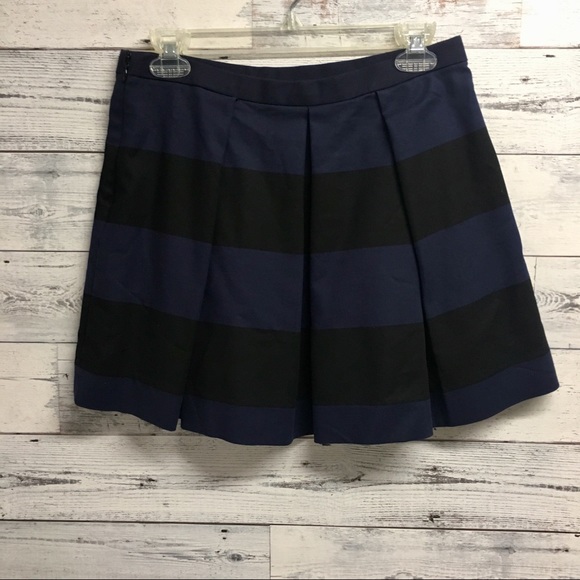 ๐ฟ GAP black and navy pleated a line skirt - Picture 3 of 10